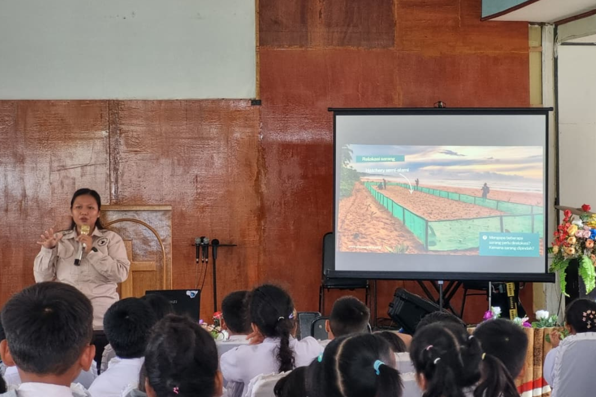 Filling the Nesting Break with the Spirit of Education on Sipora Island